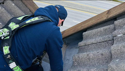 oppretting av tak og takrenner